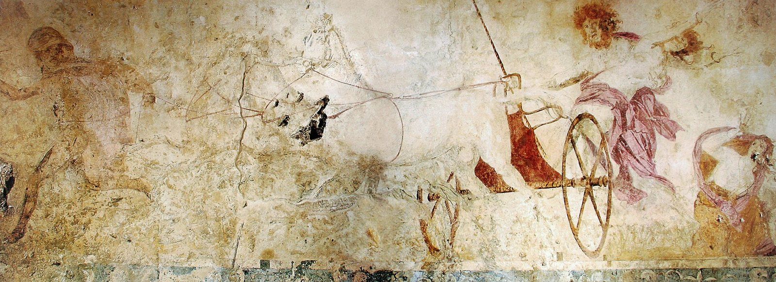 Pintura mural antigua y desvaída: una figura en un carro tirado por caballos se apodera de una mujer con ropas rosas y moradas que extiende los brazos, una mujer arrodillada observa a la derecha y una figura corre delante a la izquierda
