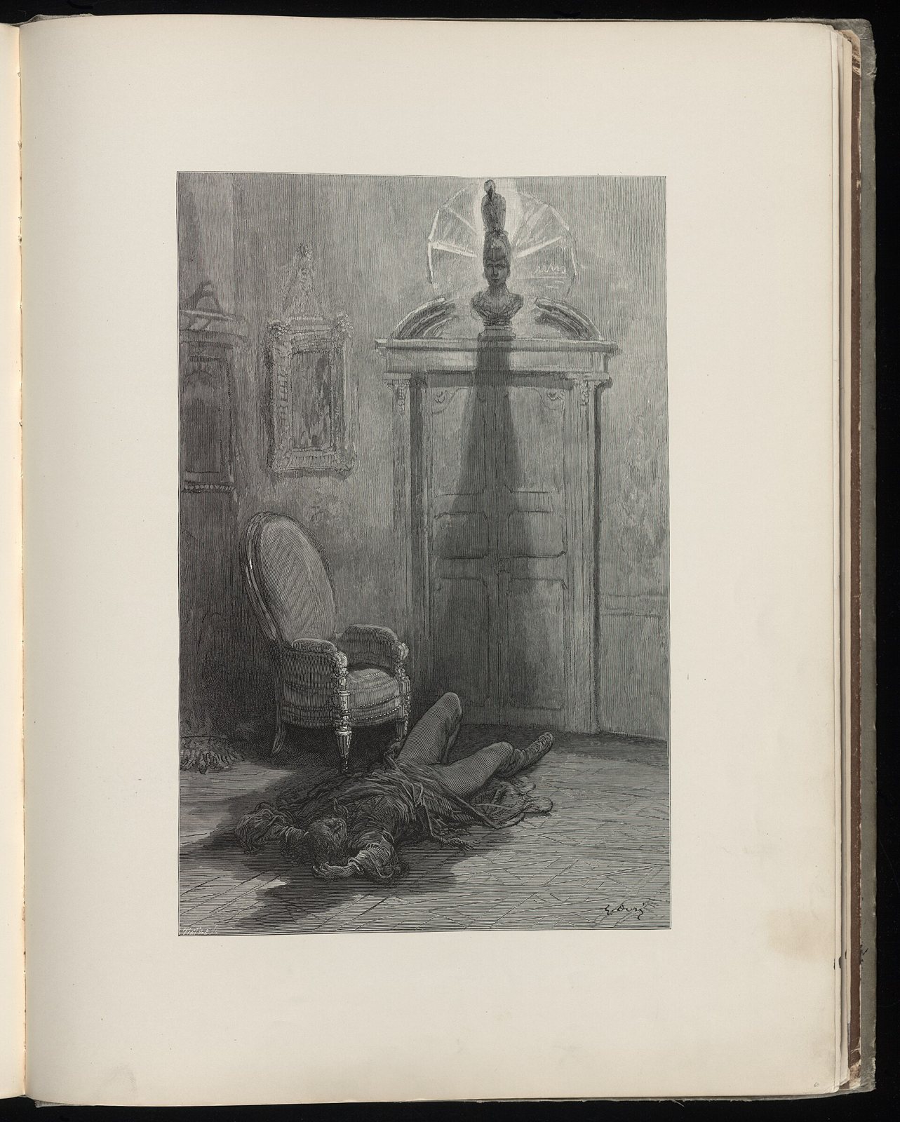 Grabado de Gustave Doré en una página de libro: un hombre yace desplomado en el suelo de una habitación en penumbra mientras el cuervo se posa en un busto sobre la puerta y su sombra se alarga hacia abajo